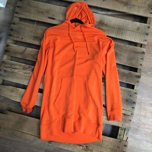 Bright orange long sweatshirt!! 💓